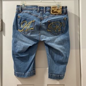 Apple Bottoms Jeans Y2K 7/8 Distressed Bermuda denim shorts 🍎
